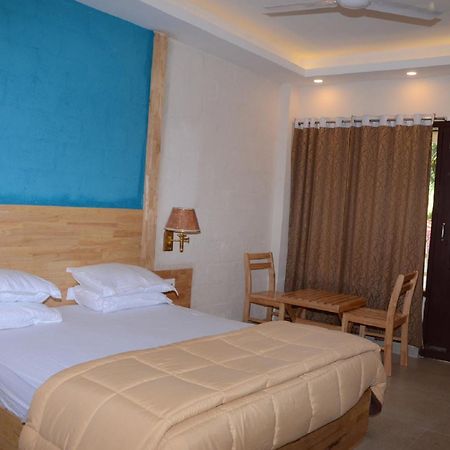 Coconhuts Beach Resort Lakshmanpur Bagian luar foto