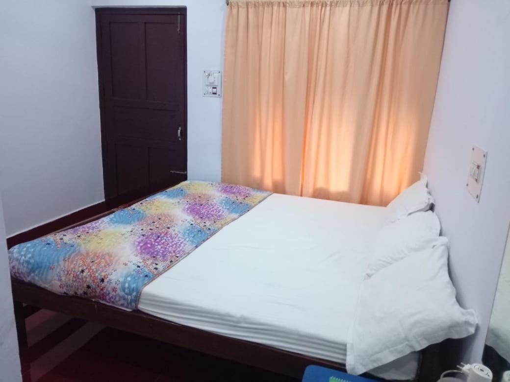 Coconhuts Beach Resort Lakshmanpur Bagian luar foto