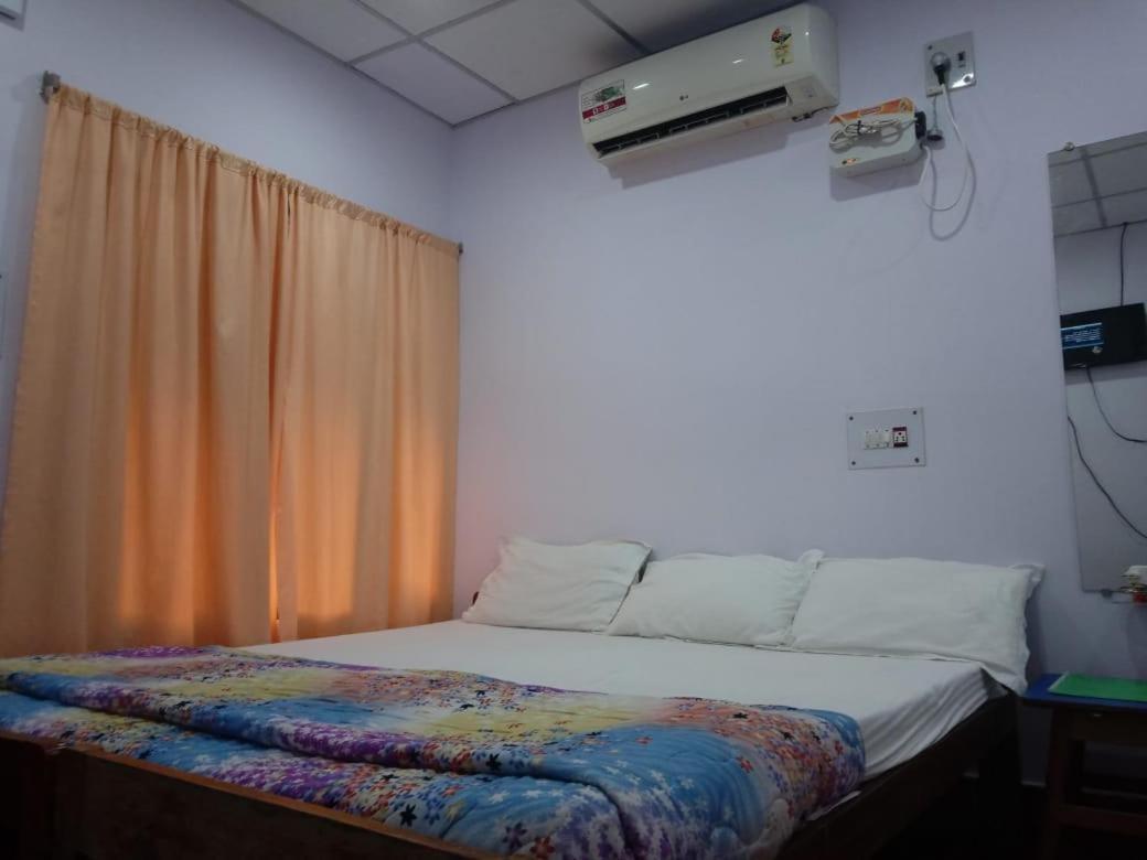 Coconhuts Beach Resort Lakshmanpur Bagian luar foto