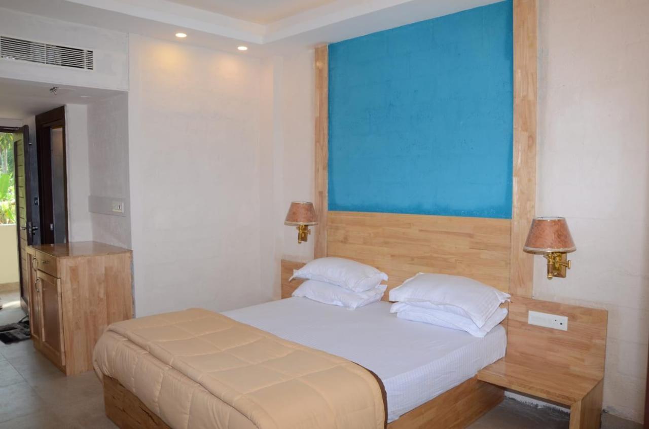 Coconhuts Beach Resort Lakshmanpur Bagian luar foto