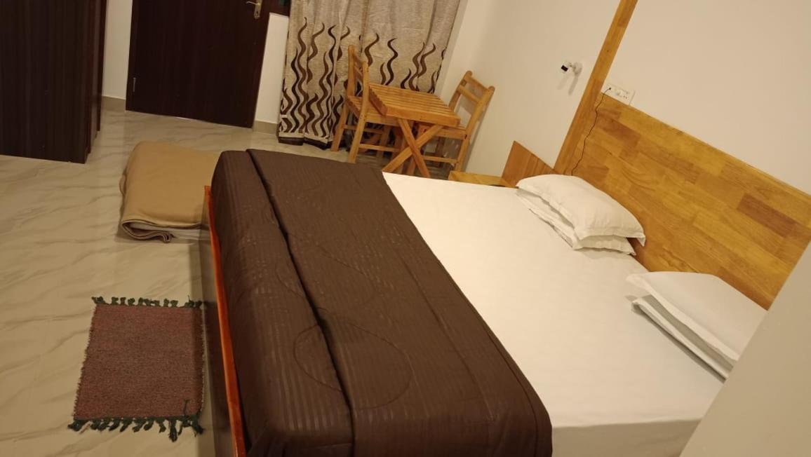 Coconhuts Beach Resort Lakshmanpur Bagian luar foto