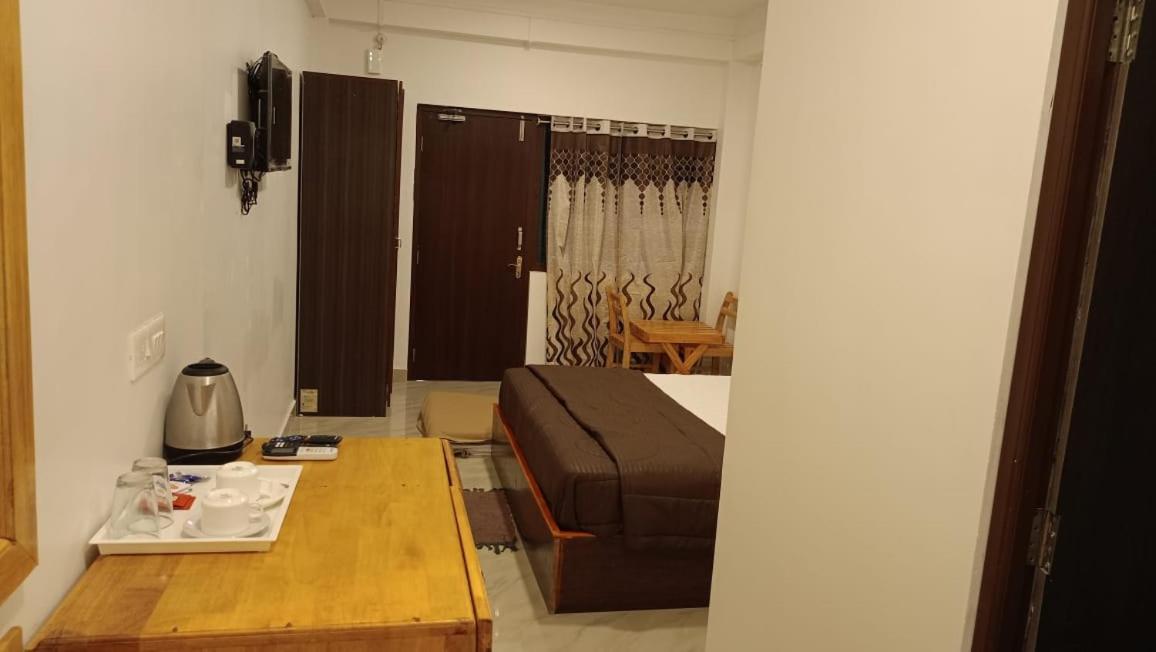 Coconhuts Beach Resort Lakshmanpur Bagian luar foto