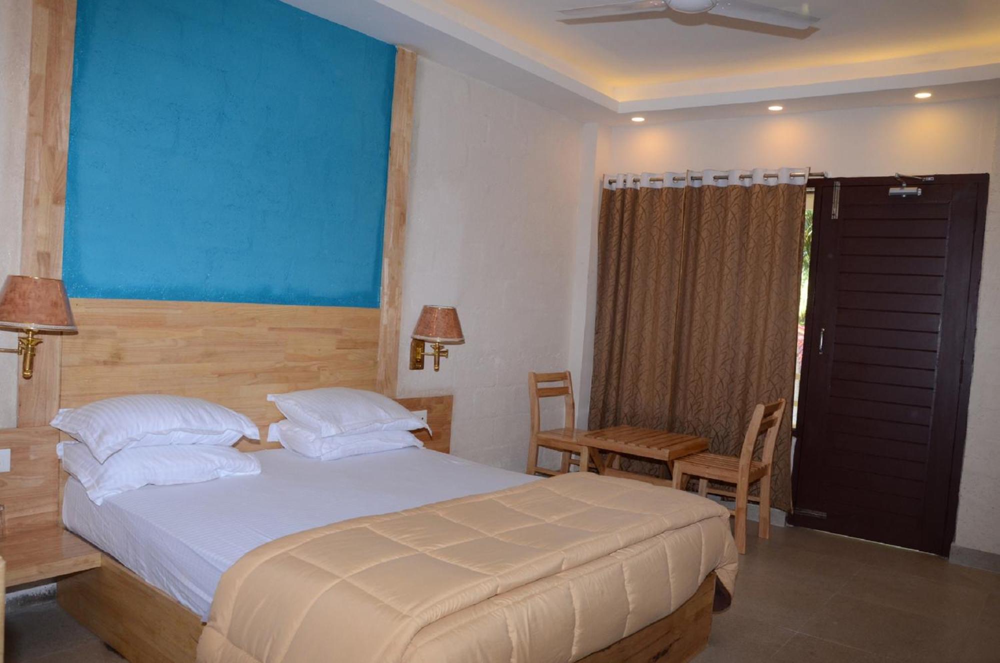 Coconhuts Beach Resort Lakshmanpur Bagian luar foto