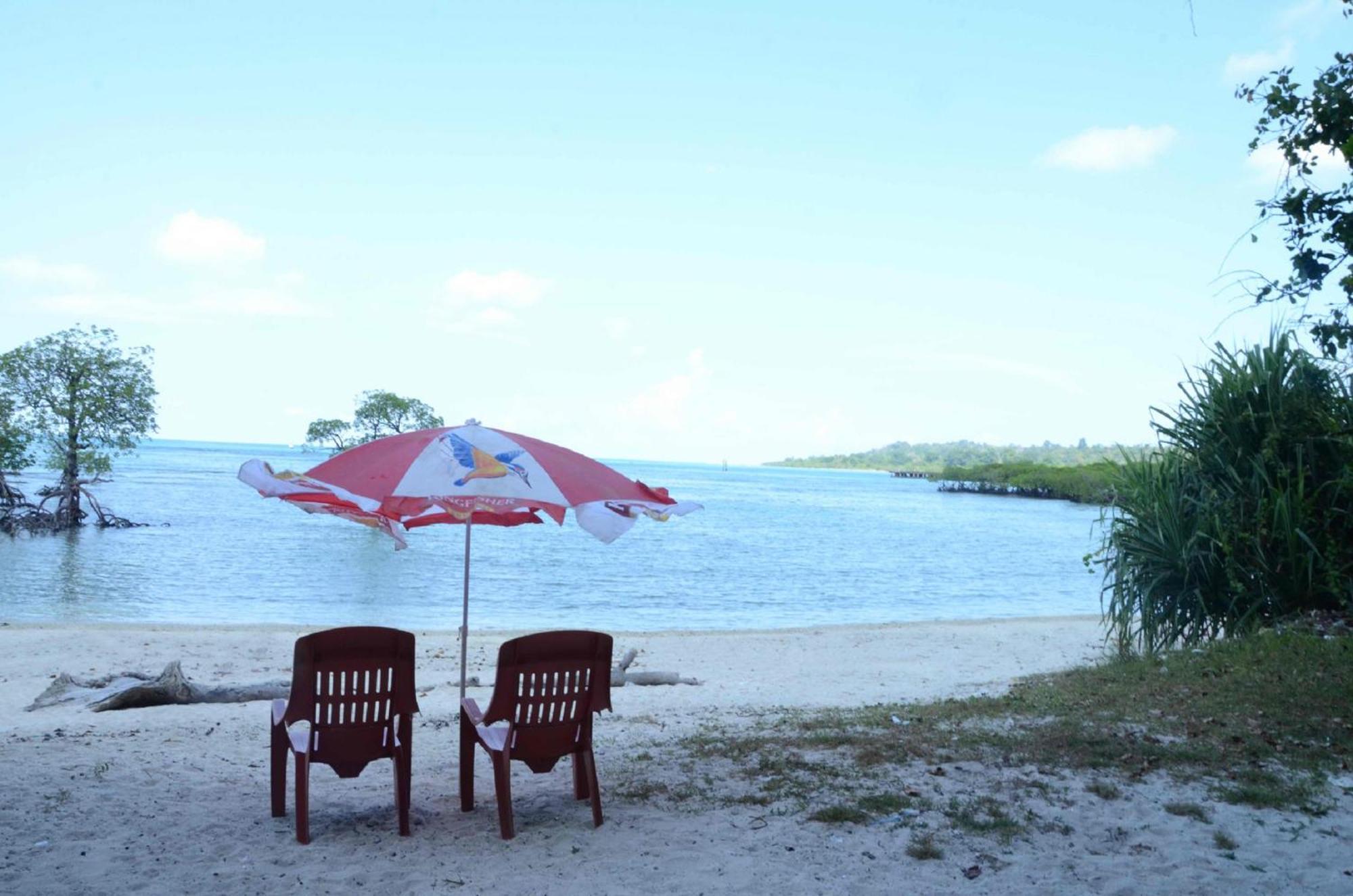 Coconhuts Beach Resort Lakshmanpur Bagian luar foto