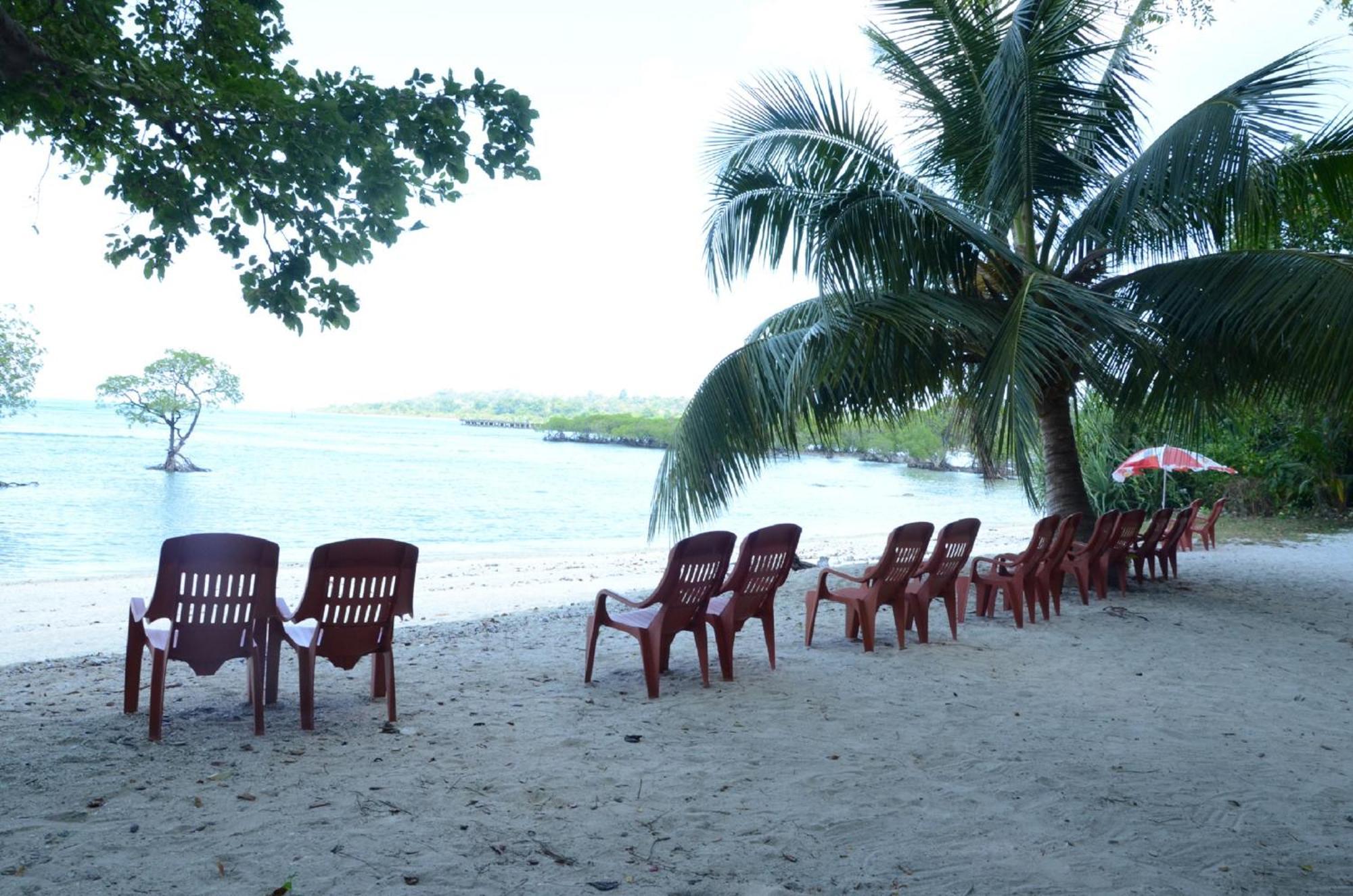 Coconhuts Beach Resort Lakshmanpur Bagian luar foto