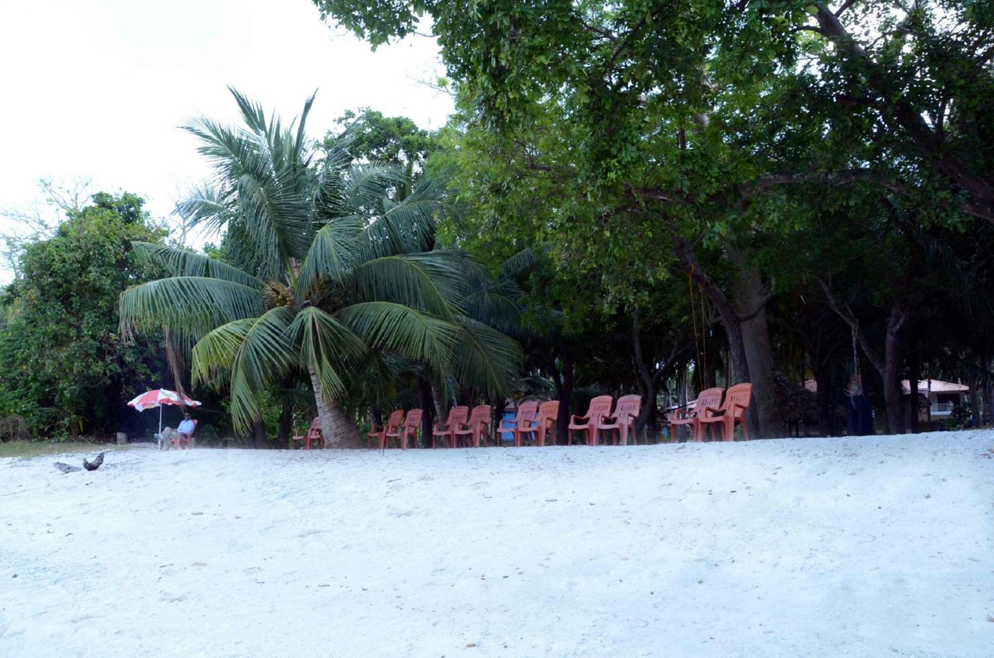 Coconhuts Beach Resort Lakshmanpur Bagian luar foto