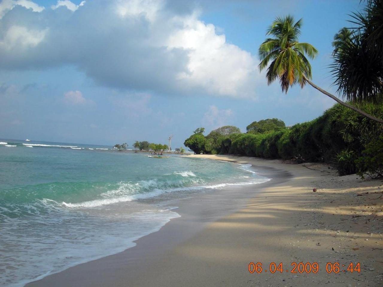 Coconhuts Beach Resort Lakshmanpur Bagian luar foto